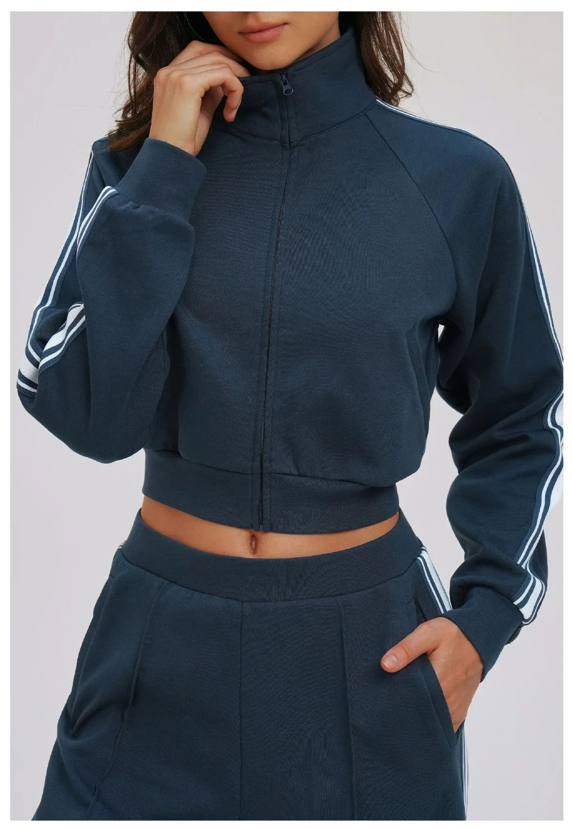 Winter contrasting hoodie jacket high neck windproof zipper long sleeved women pocket thick hoodie outdoor sports cycling jacket