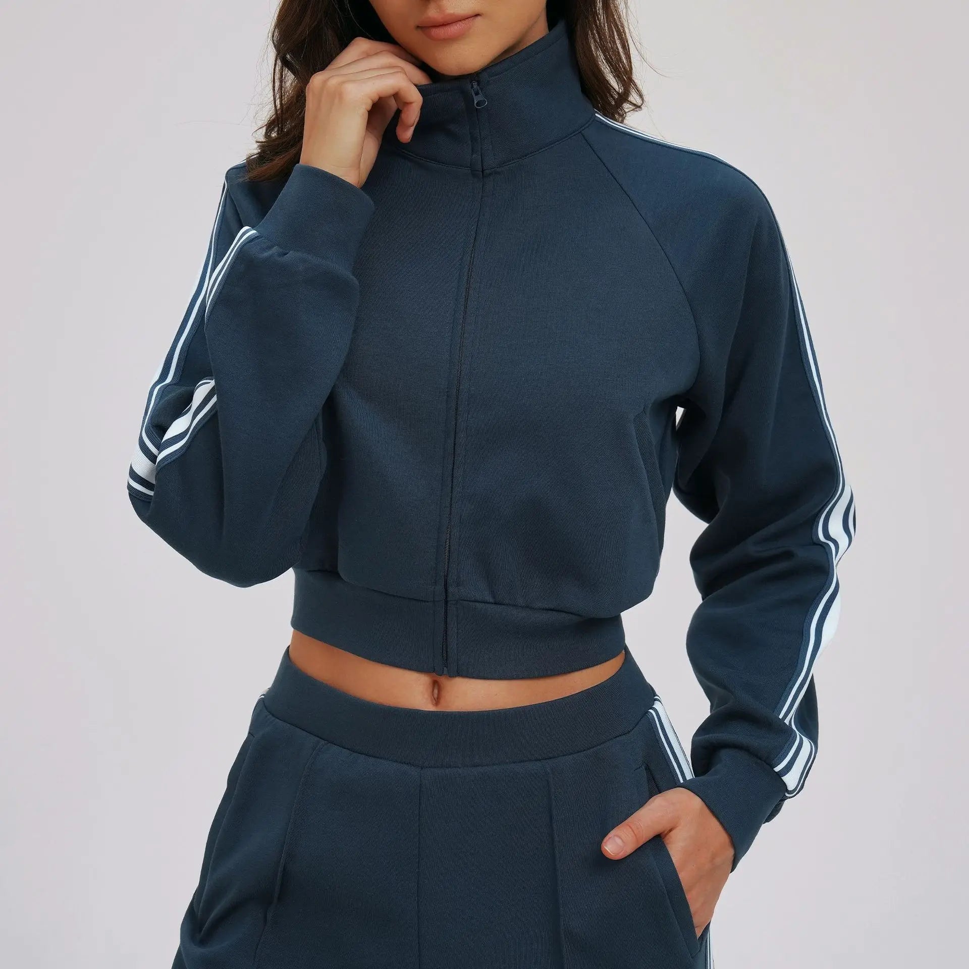 Winter contrasting hoodie jacket high neck windproof zipper long sleeved women pocket thick hoodie outdoor sports cycling jacket