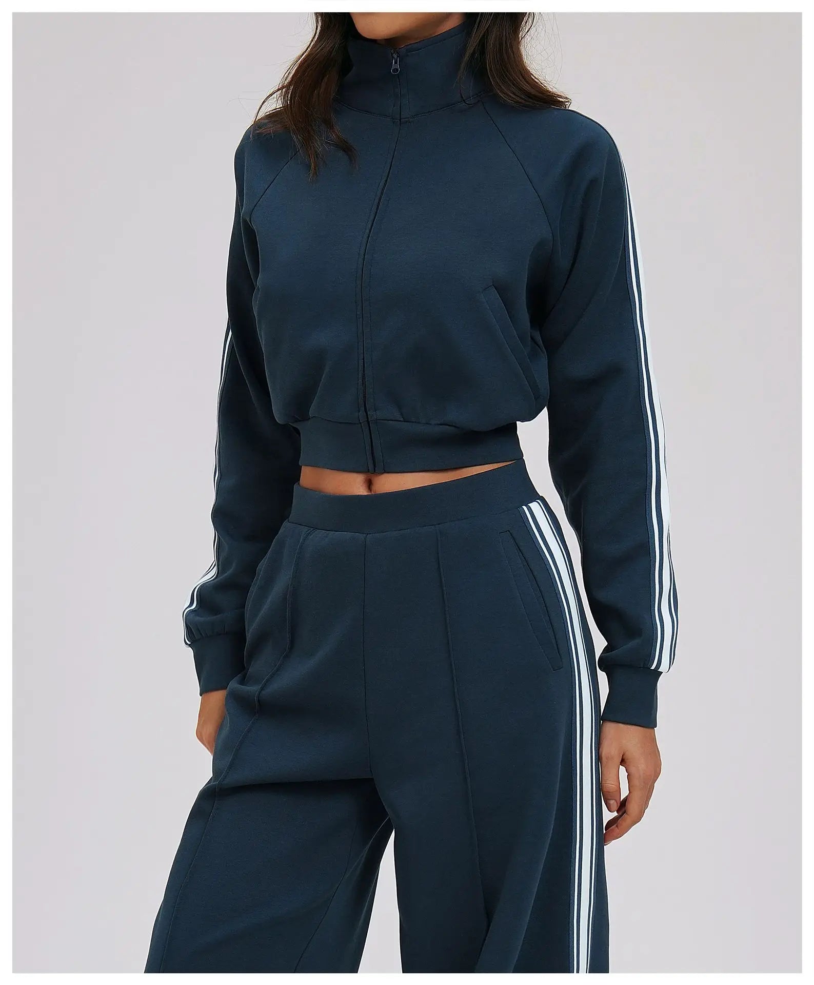 Winter contrasting hoodie jacket high neck windproof zipper long sleeved women pocket thick hoodie outdoor sports cycling jacket