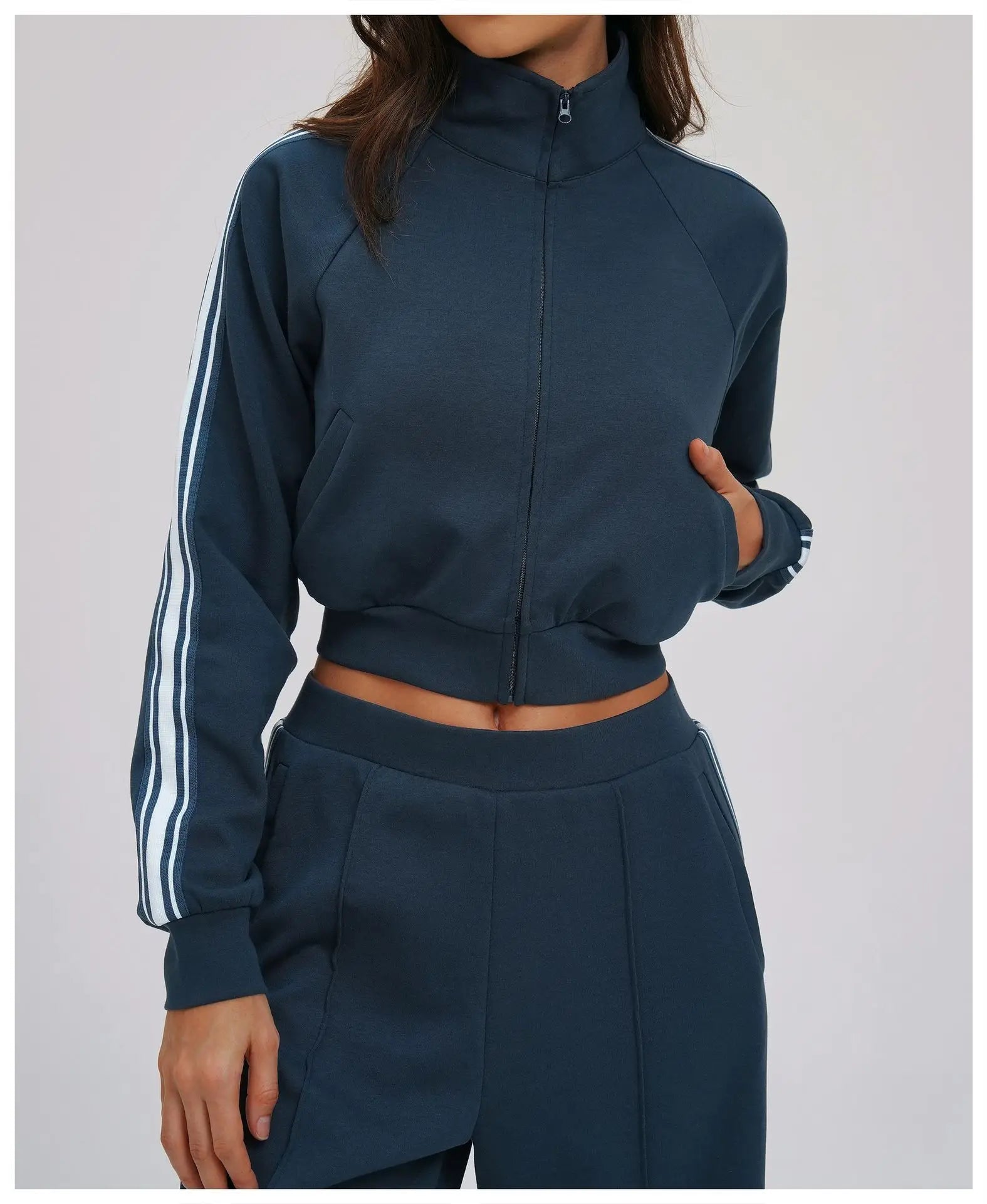 Winter contrasting hoodie jacket high neck windproof zipper long sleeved women pocket thick hoodie outdoor sports cycling jacket